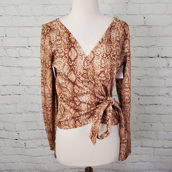LOVERS + FRIENDS NWT Snake Print Long Sleeve Wrap Top Size L - Picture 2 of 7